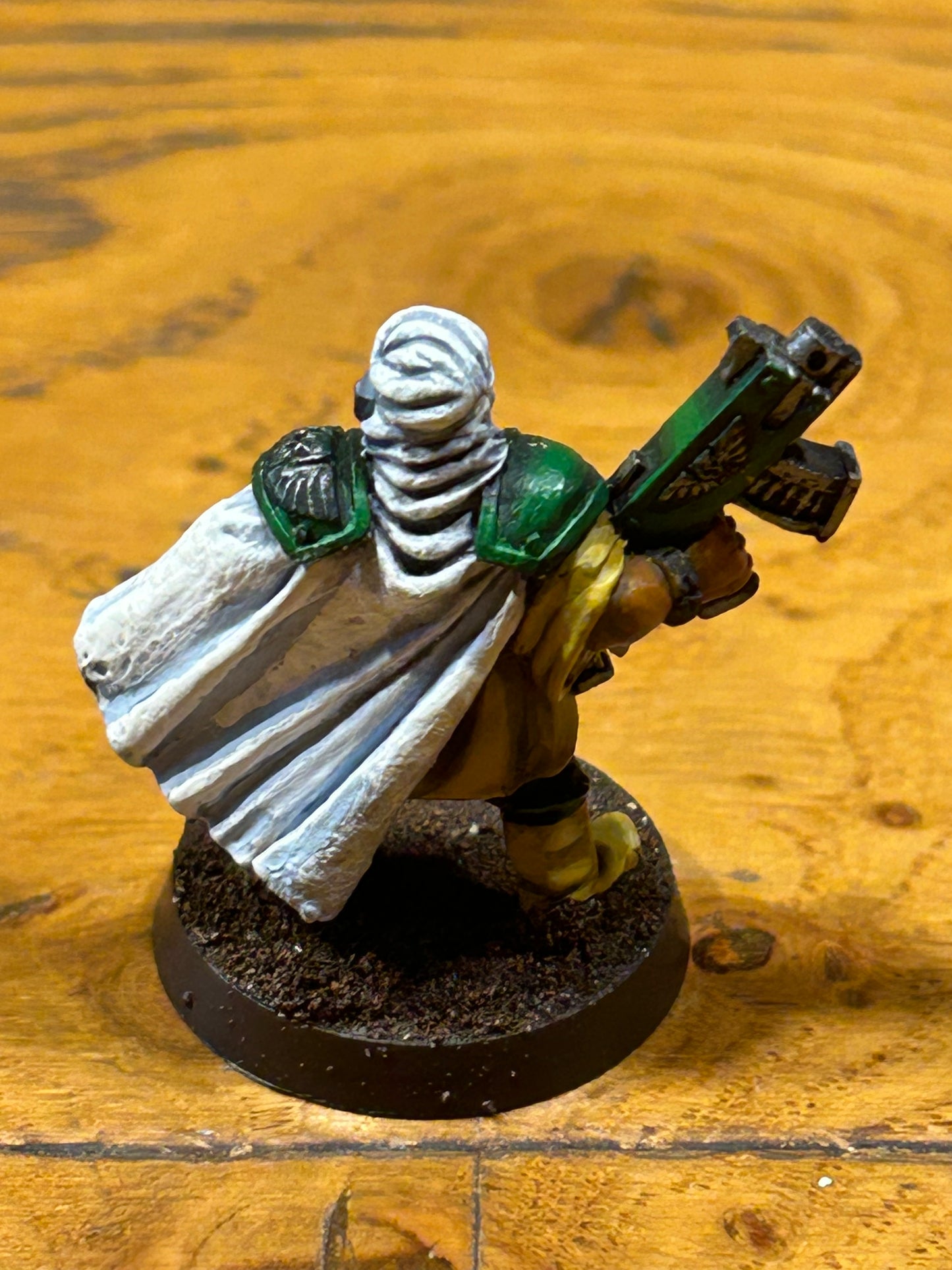 Warhammer 40K Tallarn Desert trooper Lieutenant with boltgun imperial guard (nicely painted)