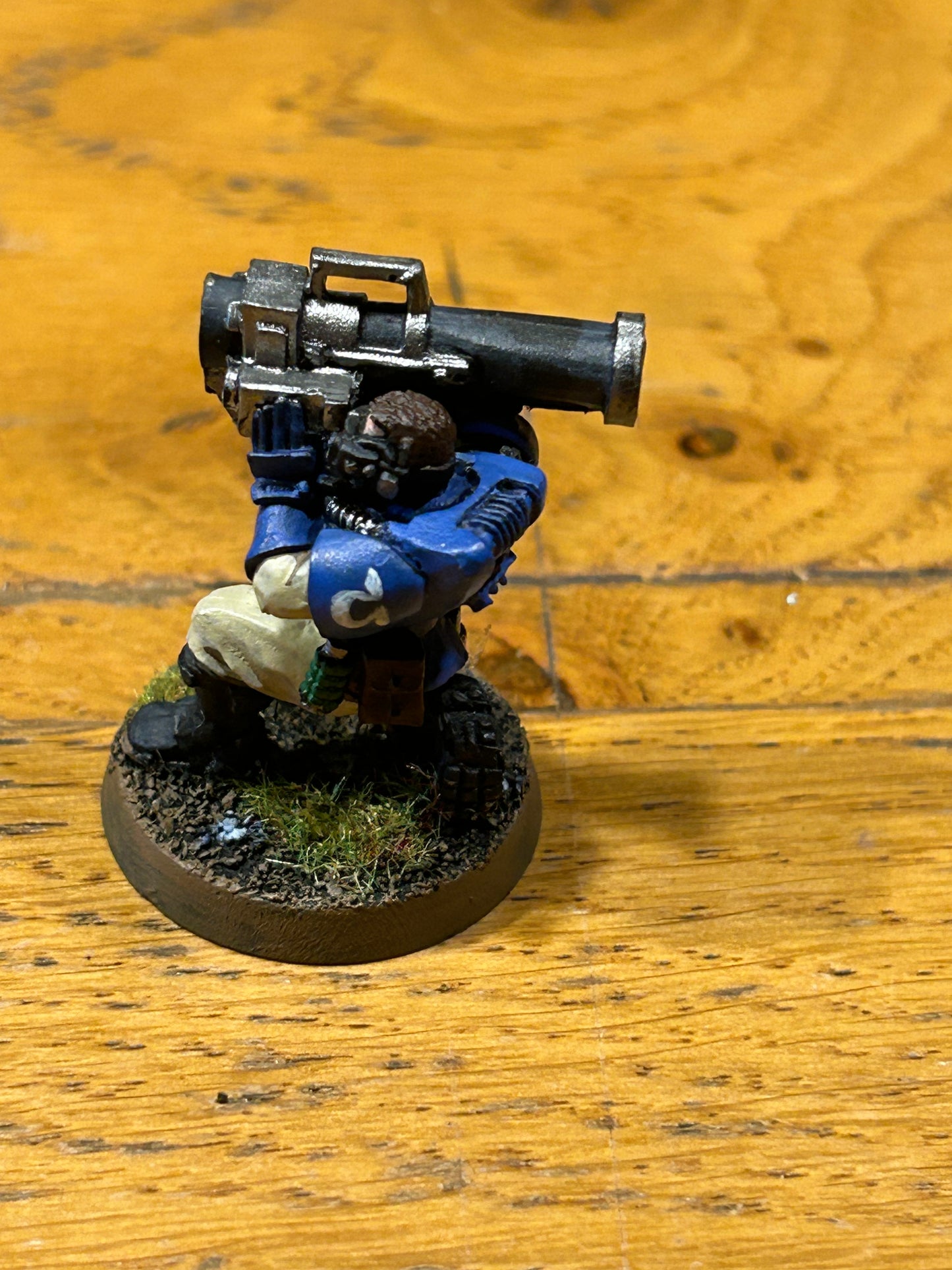 Warhammer 40k Space Marine Metal Scout rocket launcher (well painted)