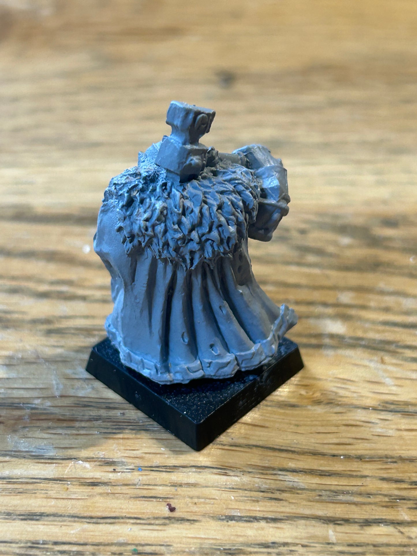 Warhammer fantasy dwarf lord with hammer and pipe