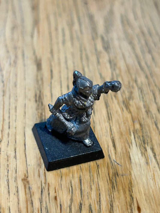 CITADEL GAMES WORKSHOP ADD13 Female Cleric mid level, warhammer fantasy