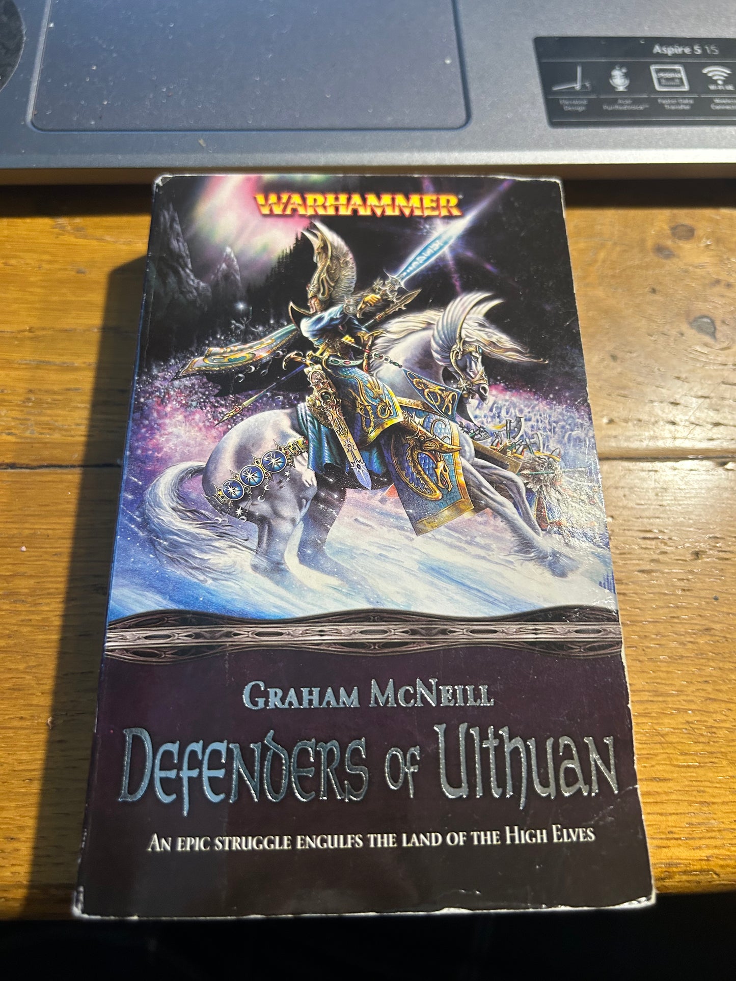 Warhammer - Defenders of Ulthuan by Graham McNeill (Paperback).