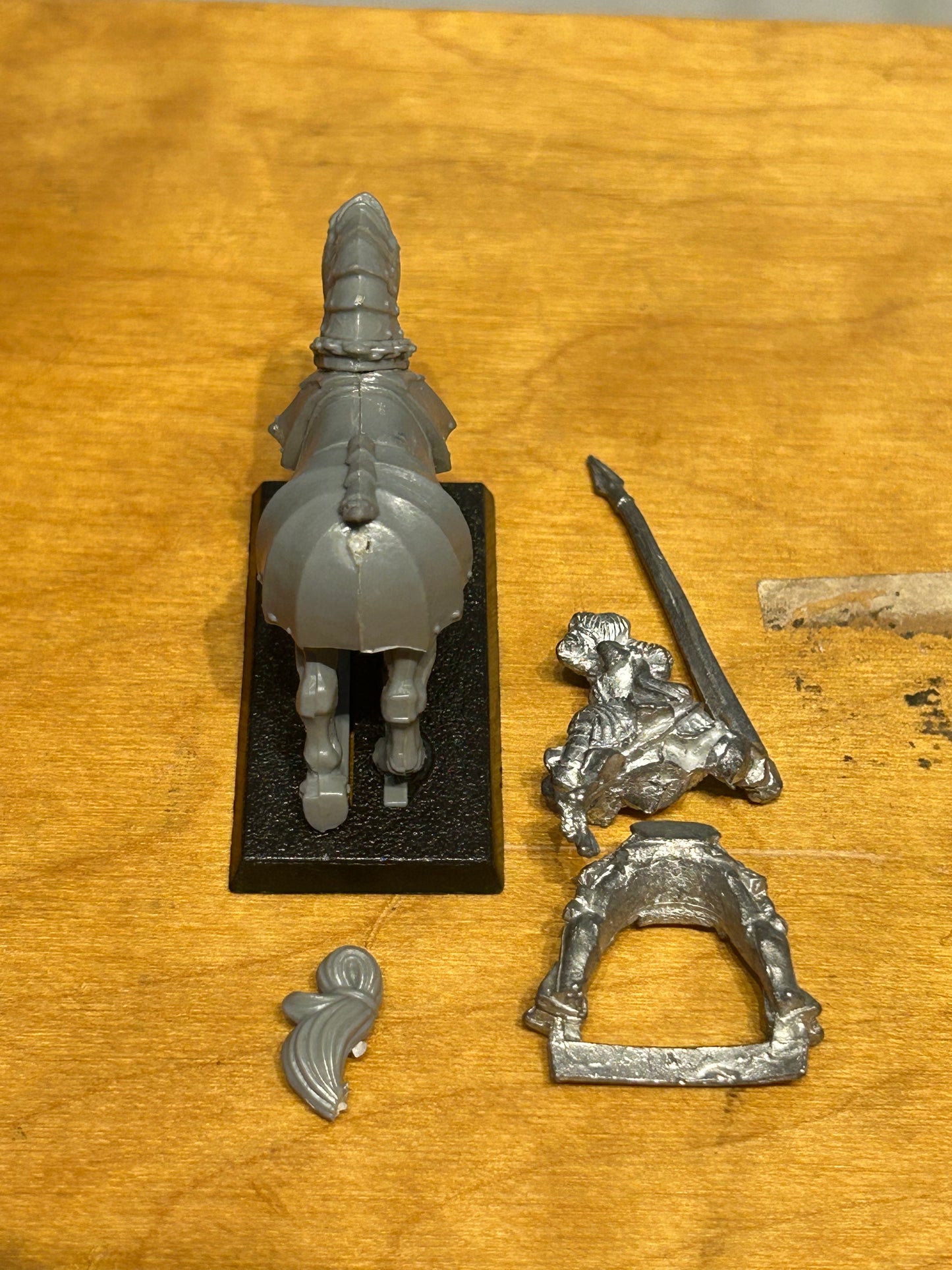 WARHAMMER - FANTASY - EMPIRE - MOUNTED REIKSGUARD - horse tail needs regluing