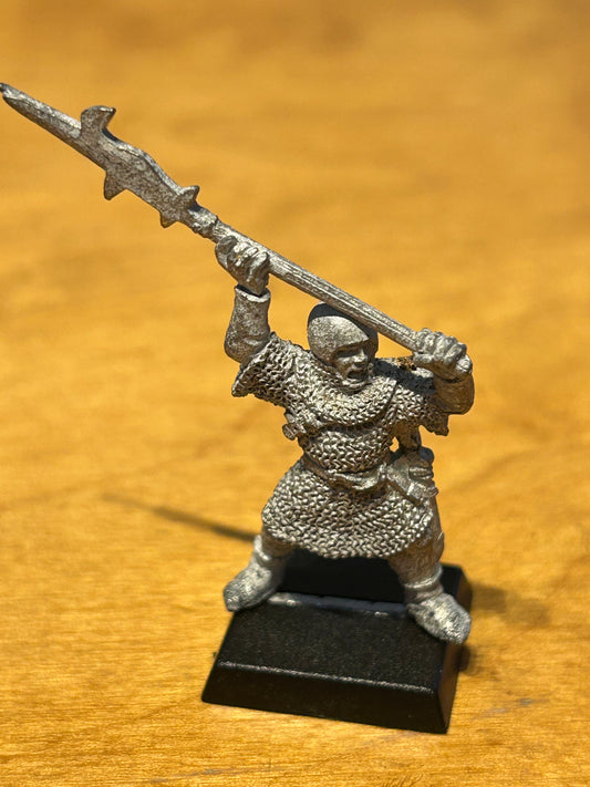 Bretonnian man at arms halberdier metal warhammer fantasy