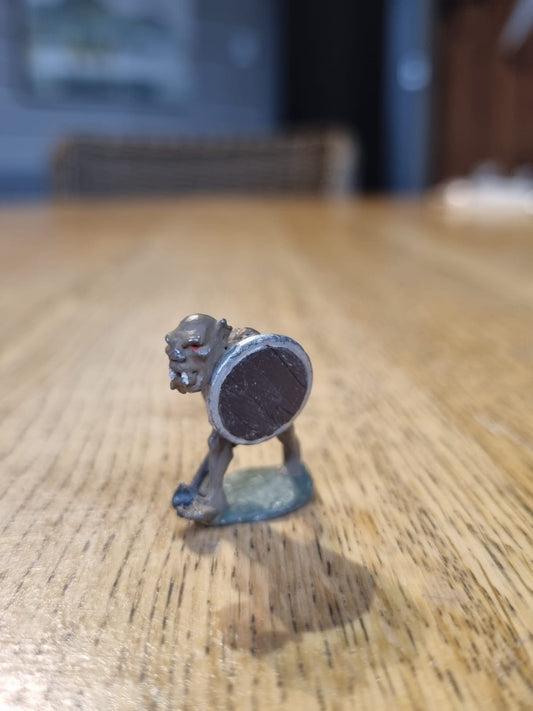 Warhammer fantasy preslotta orc with mace and shield