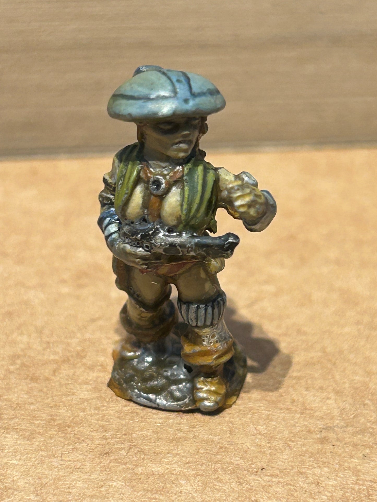 Citadel Spacefarers S17 Star Lane Pirate Girl w. Laser Pistol pre slotta