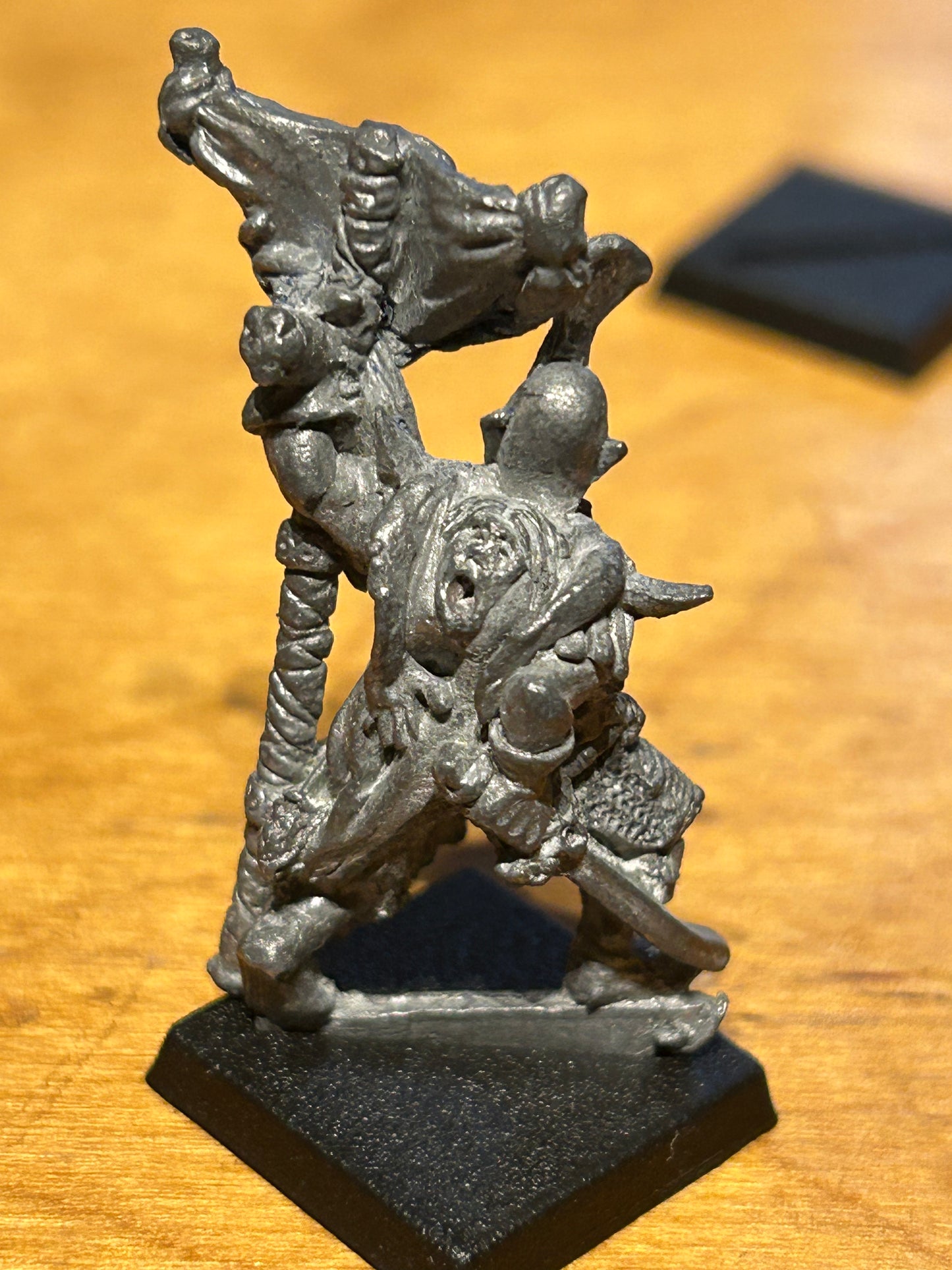 Warhammer Fantasy Citadel Dark Elf Elves RR11 Mengil Manhide's Standard Bearer