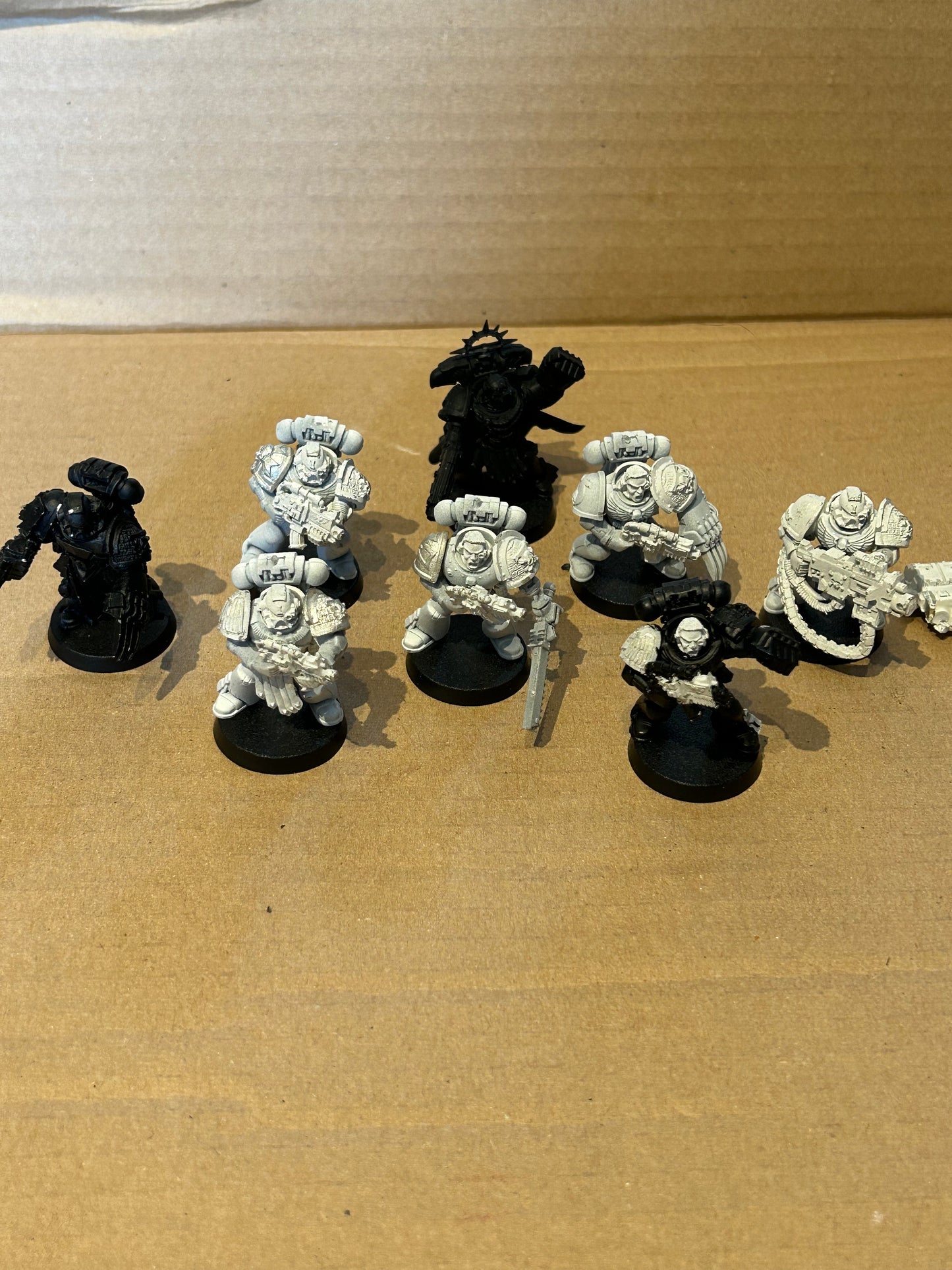 Warhammer 40k space marines squad with various additional metal components (possibly some forge world bits but unsure due to undercoat)