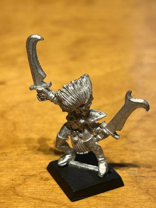 Warhammer fantasy dark elf witch elf marauder miniatures