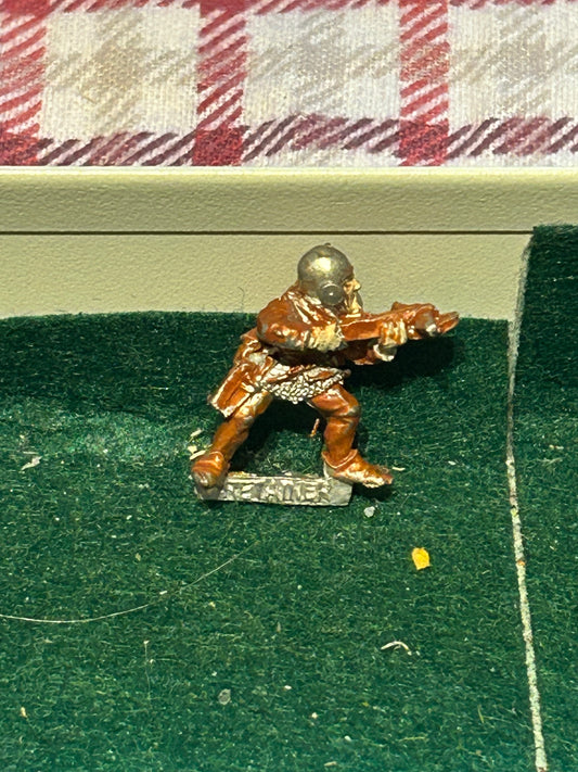 GW 1985 Empire Bretonnian Retainer with Crossbow - (Q263)  Metal