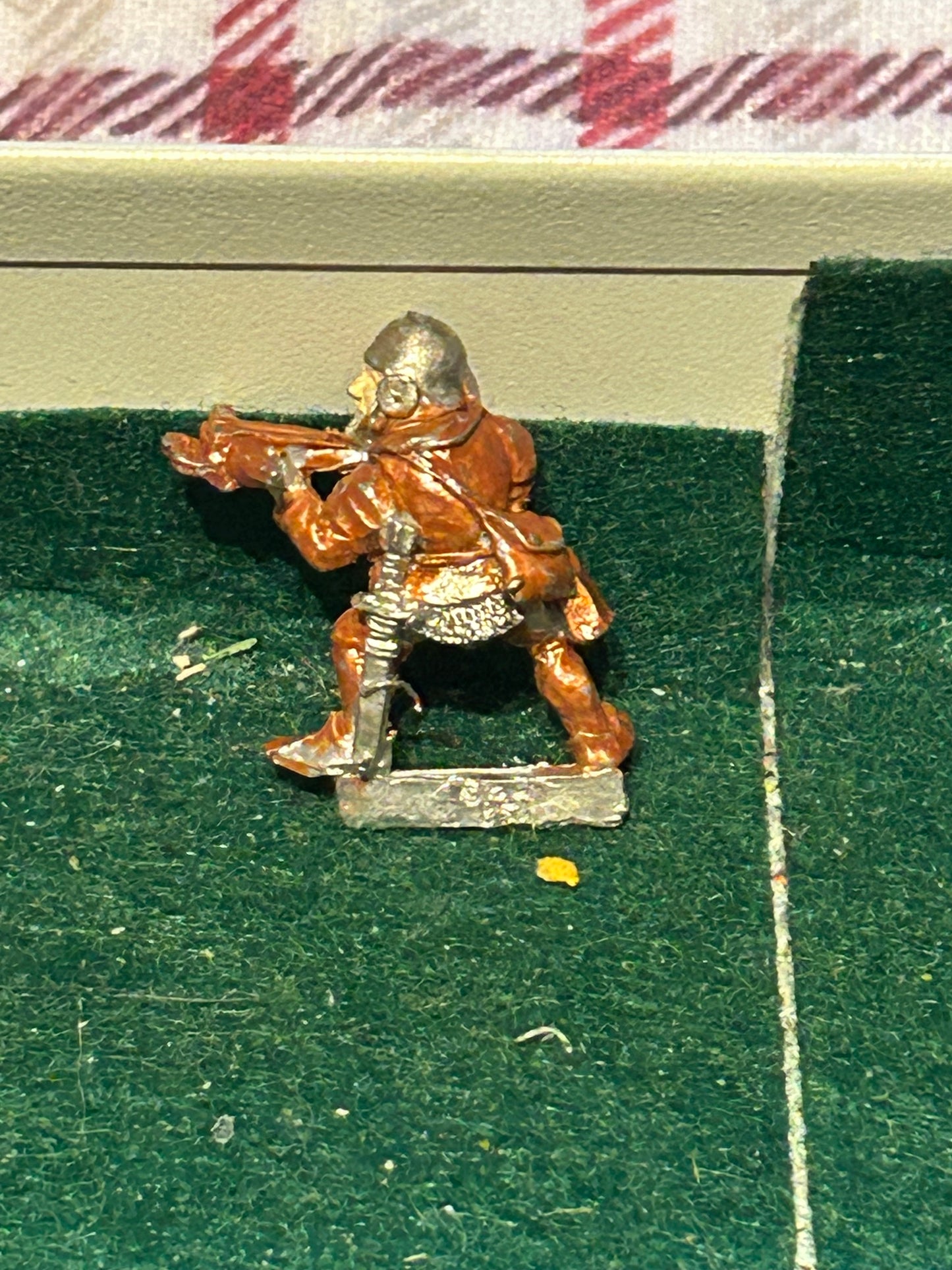 GW 1985 Empire Bretonnian Retainer with Crossbow - (Q263) Metal