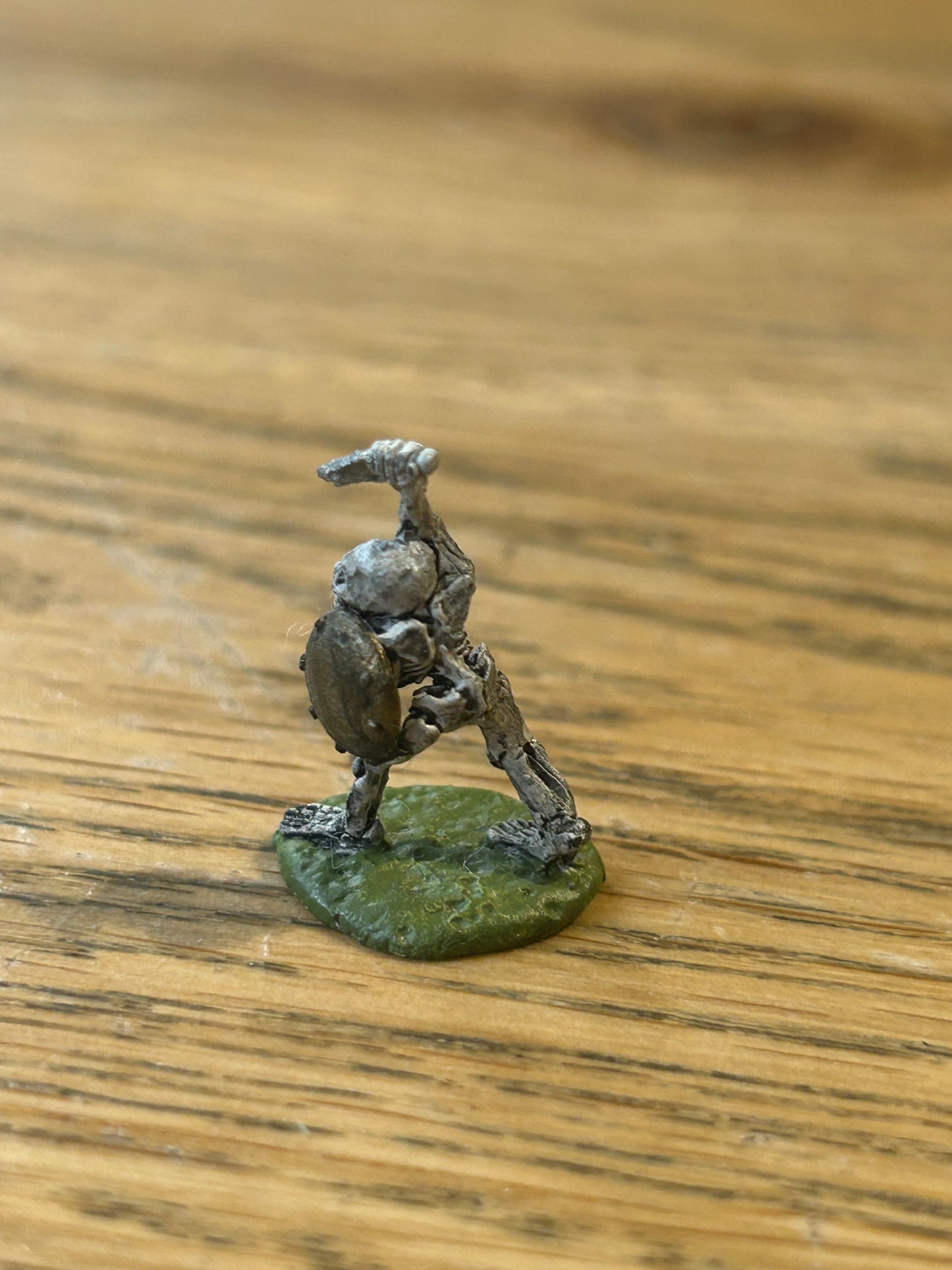 Citadel Fantasy Tribes FTS12 Halfling Skeleton w. Dagger & Shield Warhammer