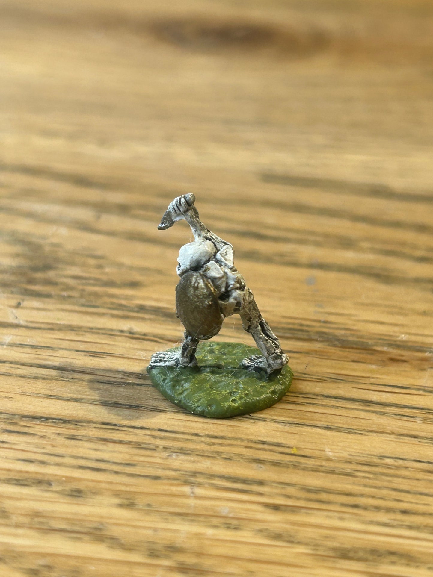 Citadel Fantasy Tribes FTS12 Halfling Skeleton w. Dagger & Shield Warhammer
