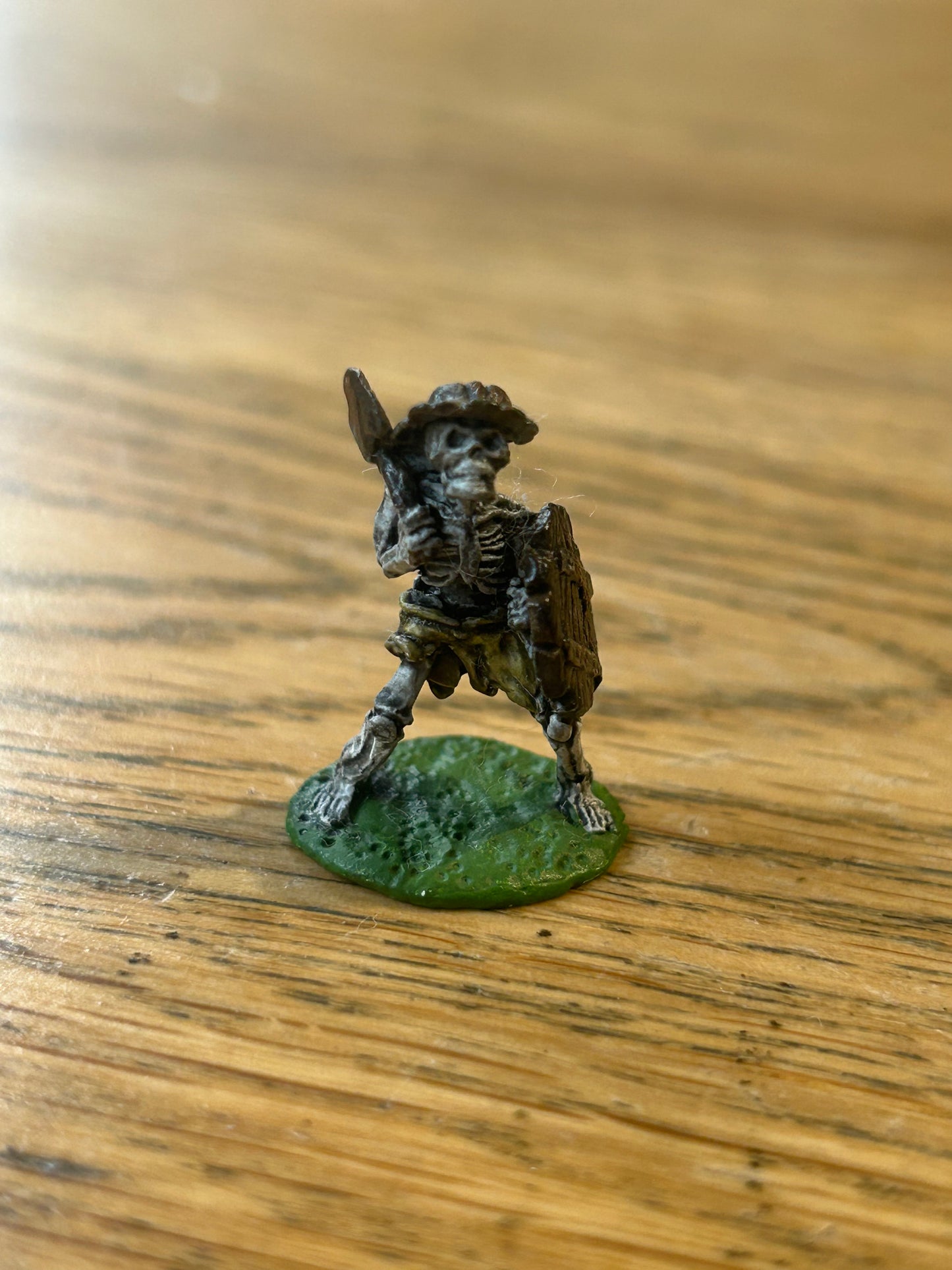 Warhammer fantasy undead fantasy tribes Skeleton Attacking w. Axe & Shield FTS5