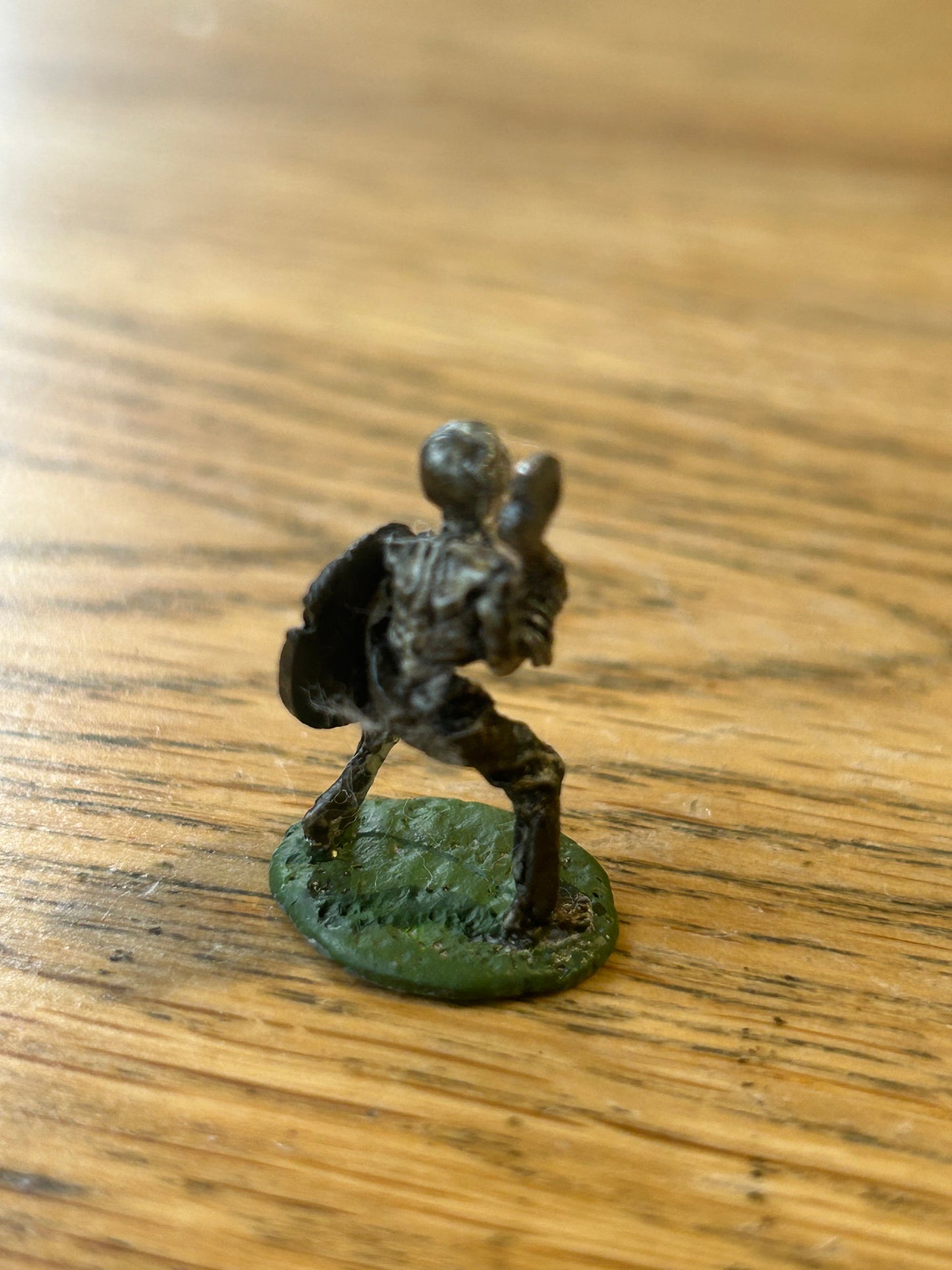 Warhammer fantasy undead fantasy tribes Skeleton Attacking w. Axe & Shield FTS5