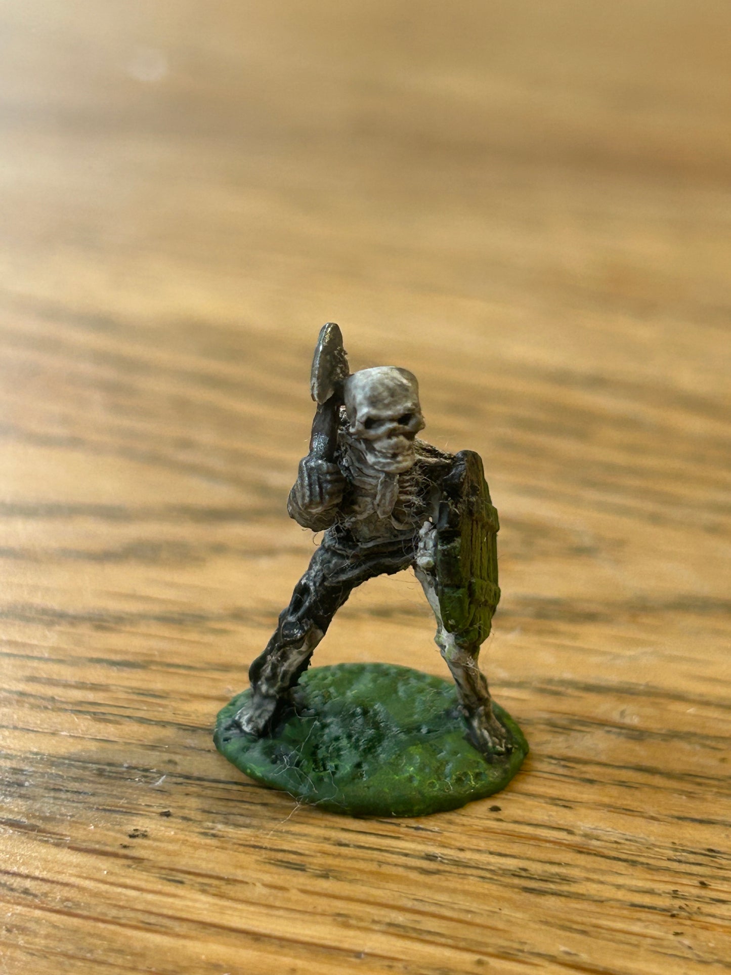 Warhammer fantasy undead fantasy tribes Skeleton Attacking w. Axe & Shield FTS5