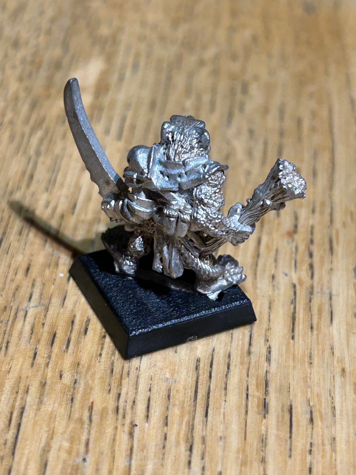 Warhammer fantasy skaven clanrat with club and sword