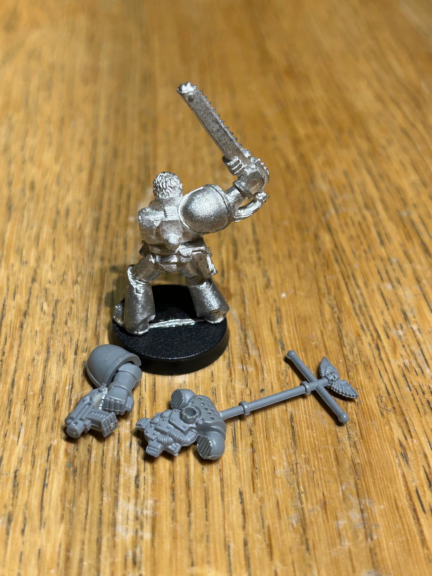 Warhammer 40k second edition space marine sergeant (metal body and plastic arms)
