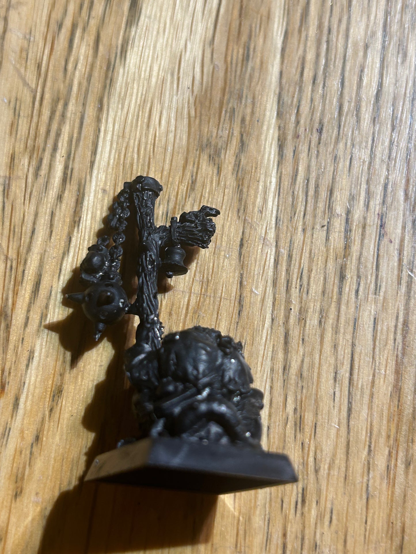 Warhammer fantasy skaven plague lord nurglitch’s assistant (basically a censer bearer)