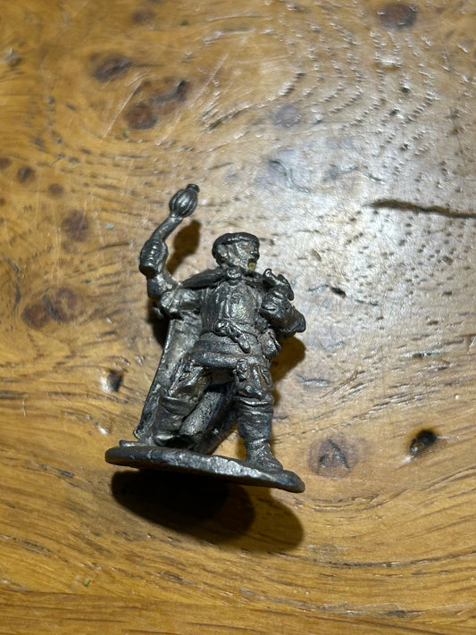 Warhammer Citadel Fantasy Adventurer FA3-2 Cleric with Cross and Mace Spring ’82 bretonnian