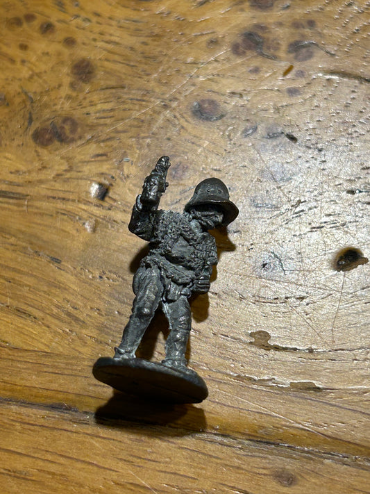 Warhammer fantasy medieval man at arms broken weapon bretonnian