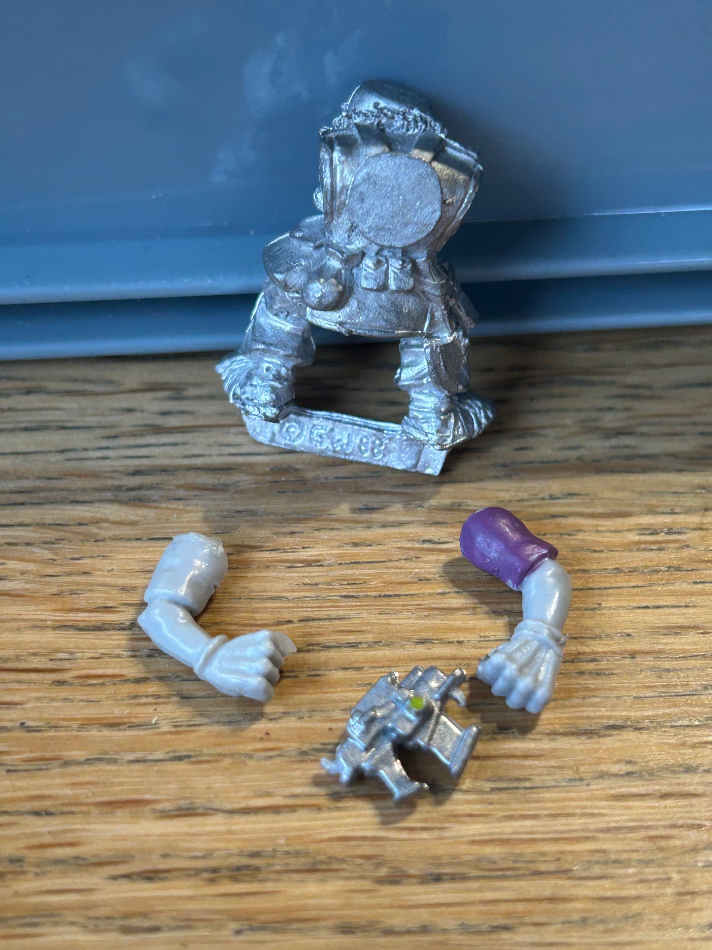 Warhammer 40k Ork Boy Boyz Blood Axe With steel hat Metal 1988