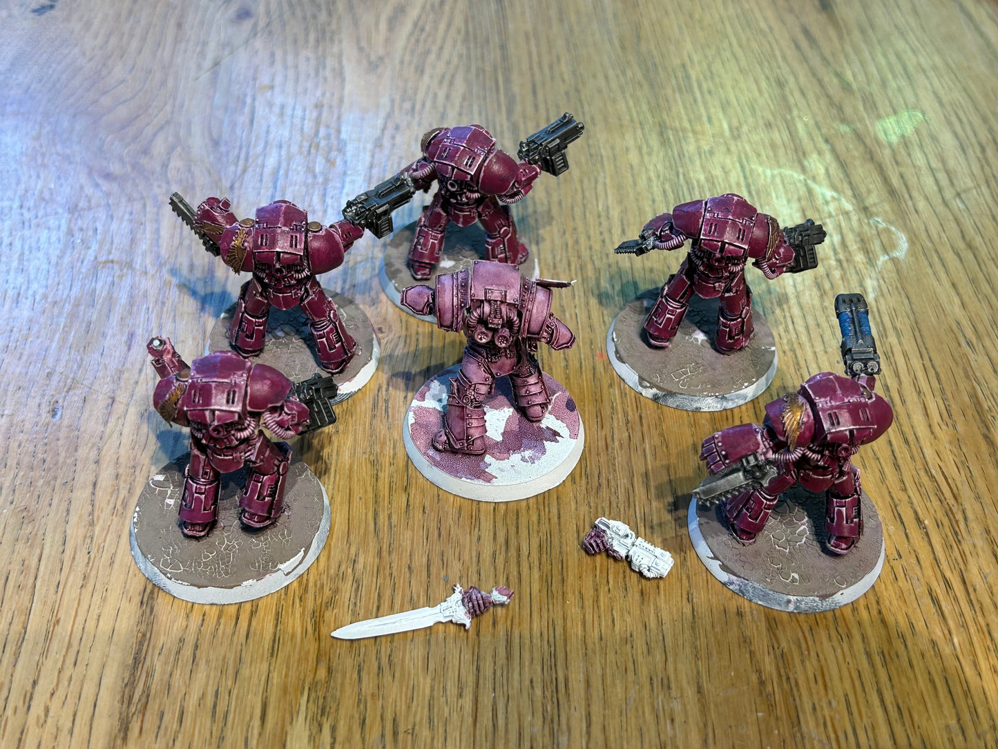 Emperor’s children Horus Heresy terminators (I believe they’re the earlier forge world ones). Missing one head and the banner pole