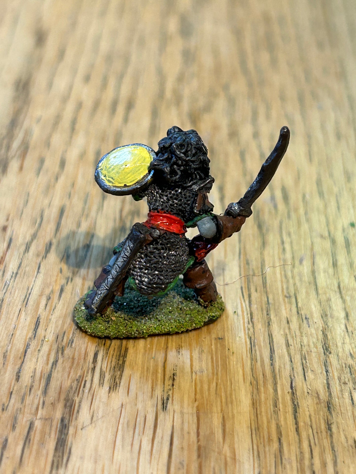 Citadel Games Workshop C09 Dark Elves Witch Elf Female Fanatic w/ Sword Buckler