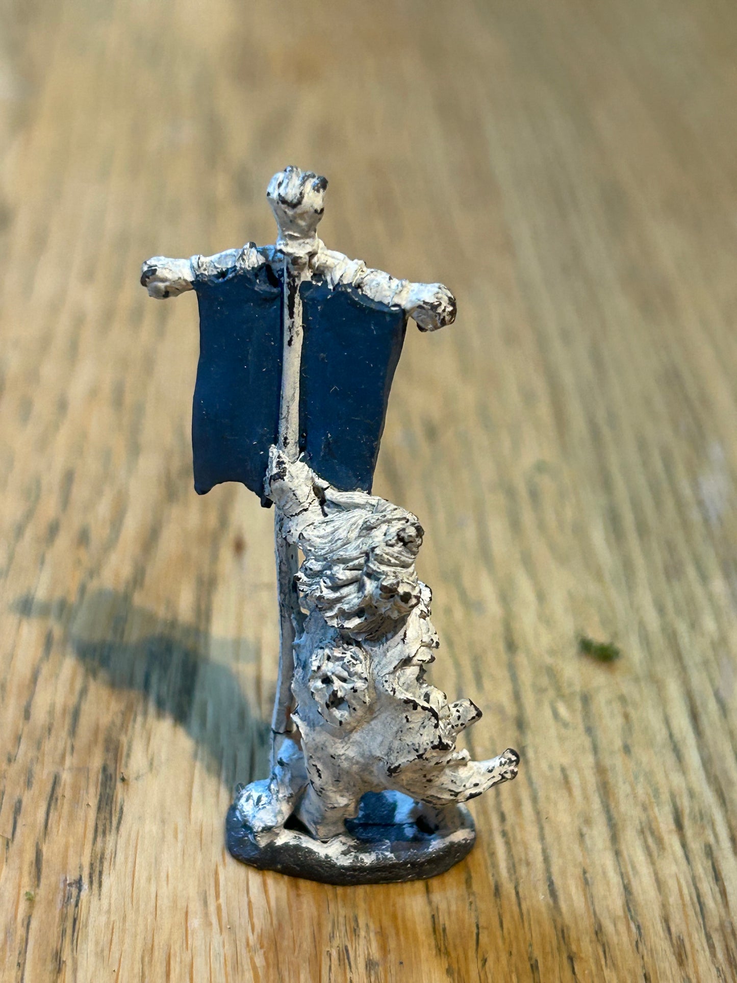 Games Workshop Citadel Dark Elf Elves Mengil Manhide's dark elf company standard bearer RR4 (missing sword blade)