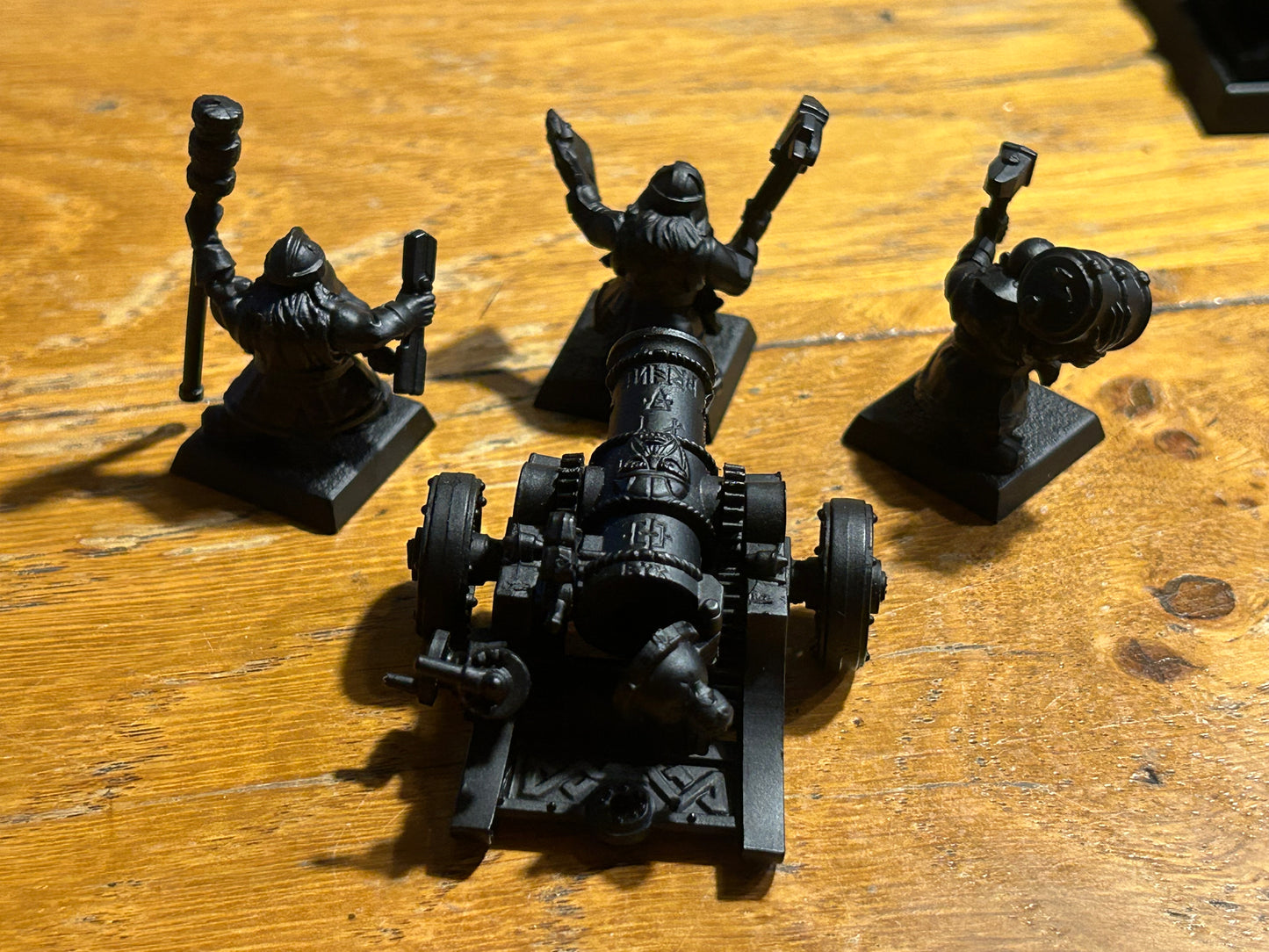 Warhammer fantasy dwarf cannon and crew plastic