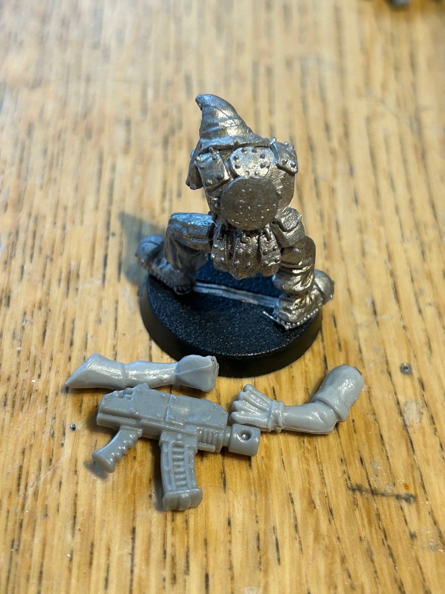 Warhammer 40k Rogue Trader Space Ork Bad moon boy with bolter