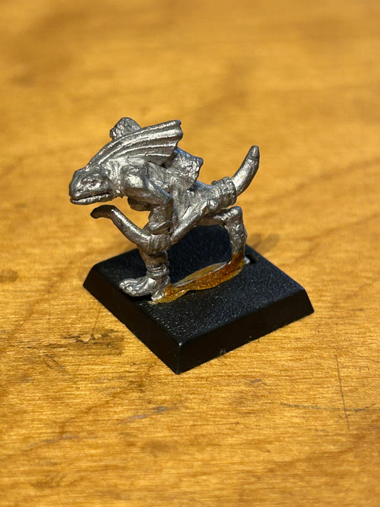 Warhammer fantasy skink with bow archer lizardmen (2 available)