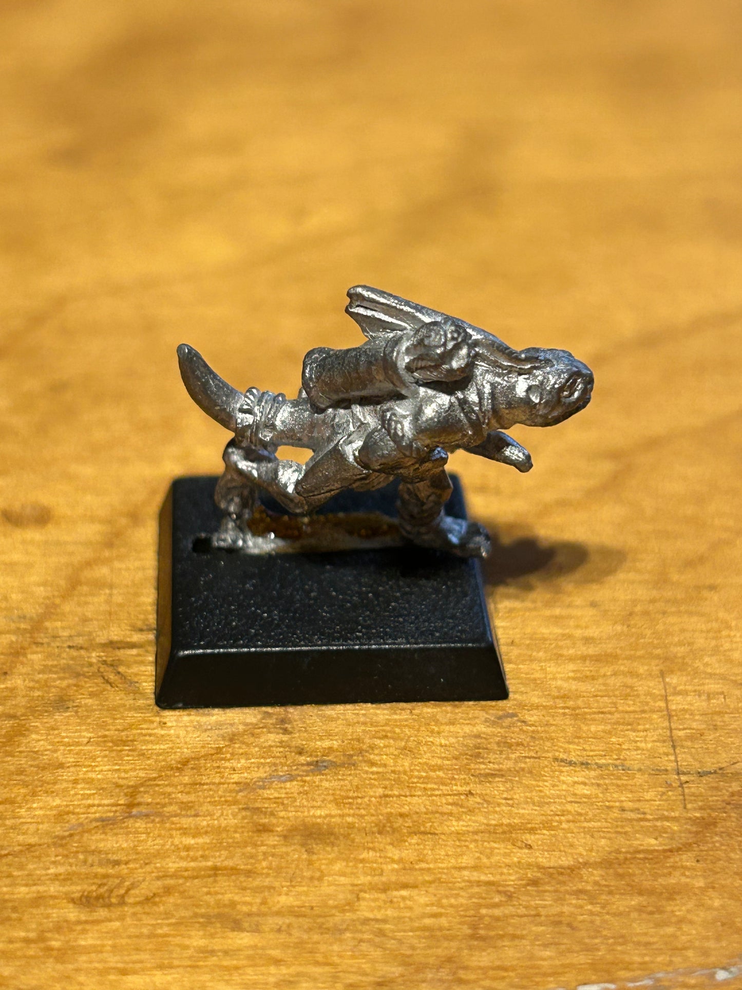 Warhammer fantasy skink with bow archer lizardmen (2 available)