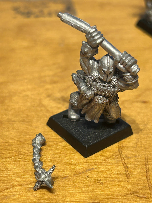 Warhammer fantasy warriors of chaos marauder with double handed flail