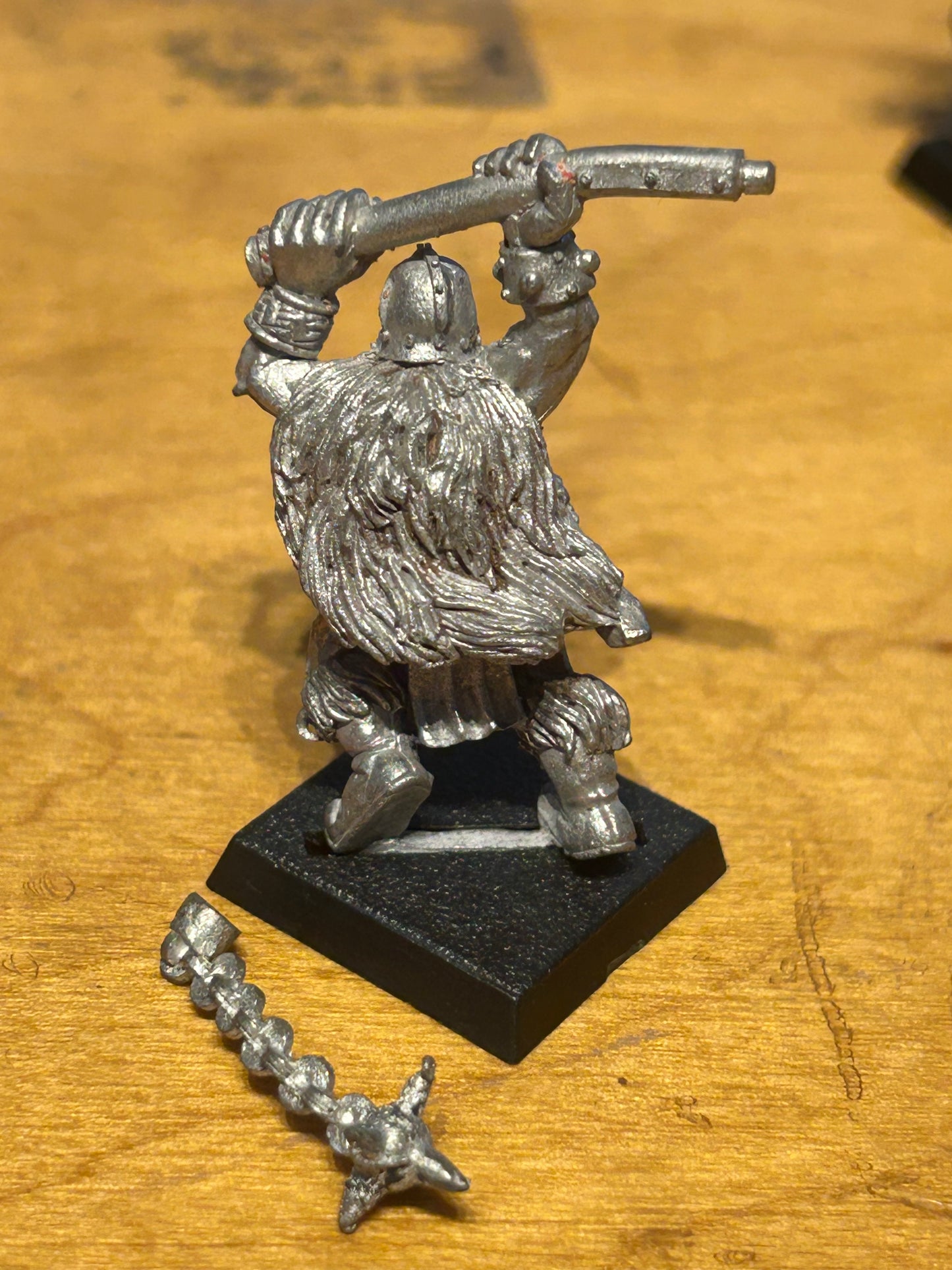 Warhammer fantasy warriors of chaos marauder with double handed flail