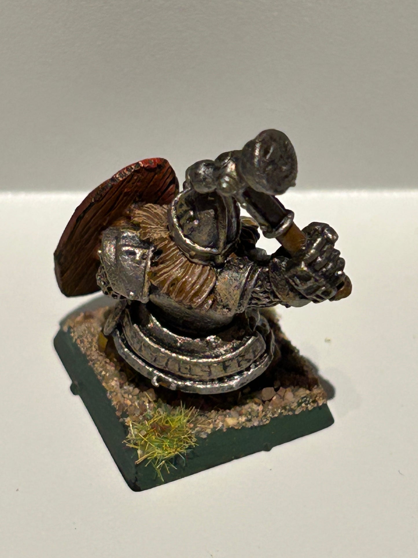 Warhammer fantasy dwarf iron breaker old world metal (incorrect shield)