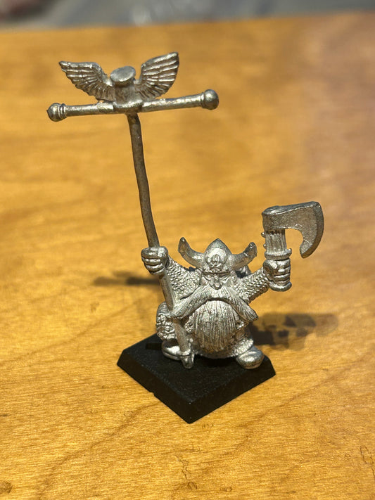 Warhammer fantasy - Dwarfs -  Classic Dwarf Metal Bugman's Standard Bearer