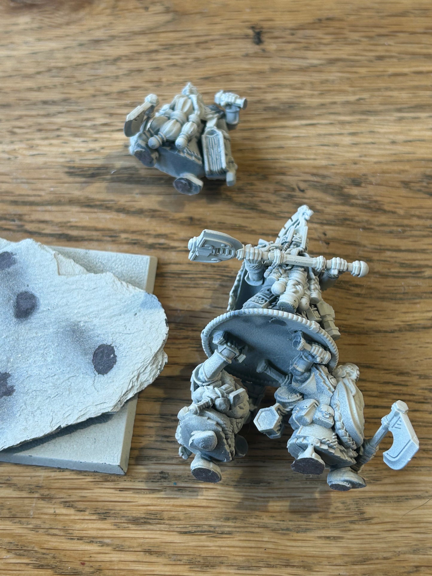 Dwarf Lord with Shieldbearers warhammer fantasy old world