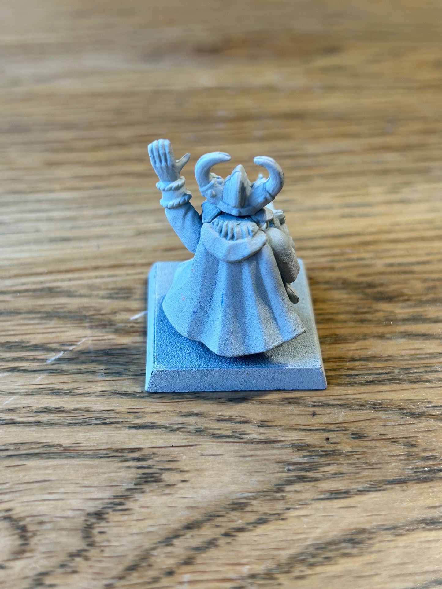 Warhammer fantasy dwarf champion with pistol