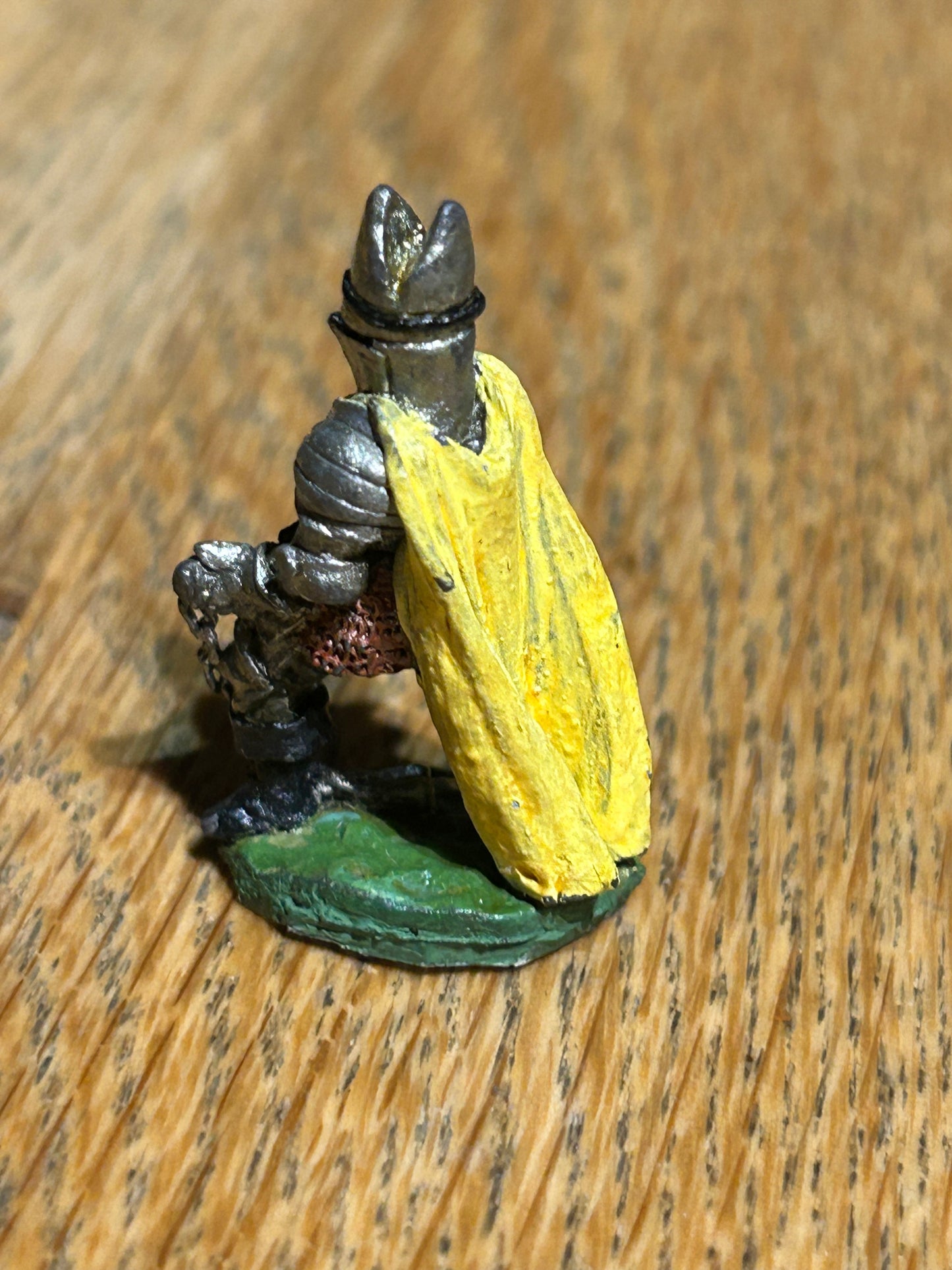 Citadel GW Warhammer fantasy 1980s C03 Clerics (1C-13) Bishop w. flail Pre-slotta Metal bretonnian or dungeons and dragons