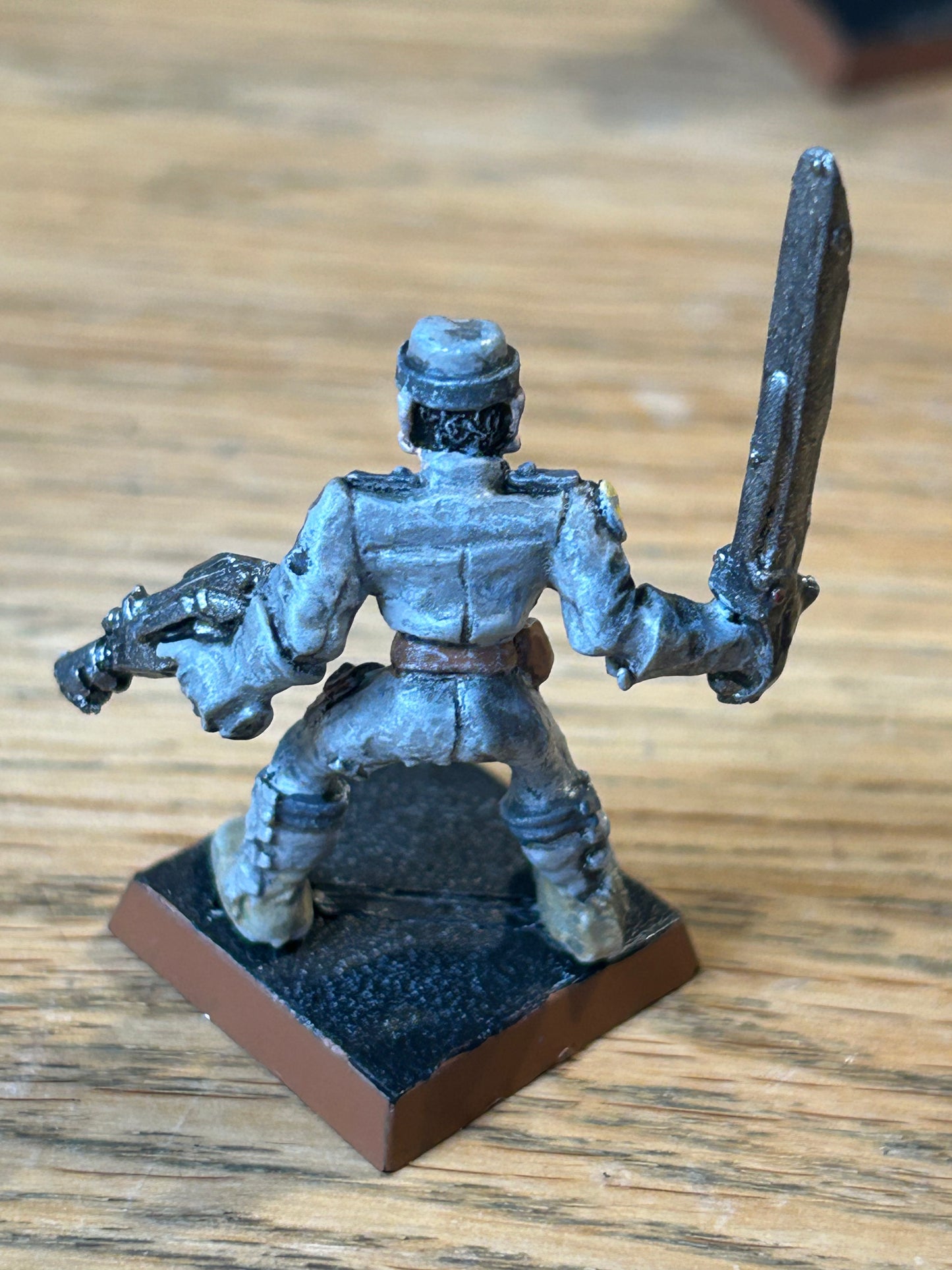 Imperial Army 4001/09
Lieutenant Olsen w. Chainsword