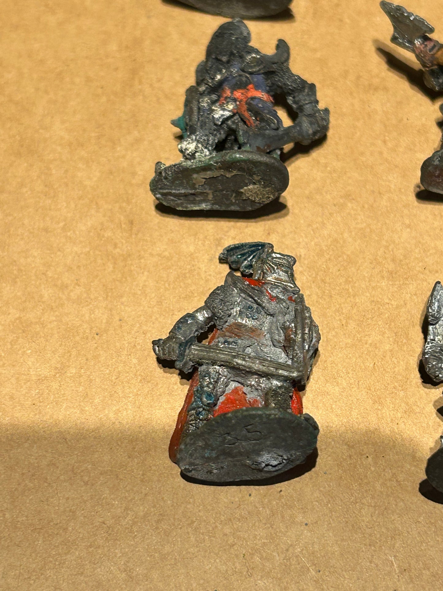 Warhammer fantasy collection of 10 chaos warriors (some potential lead rot, hence low cost)