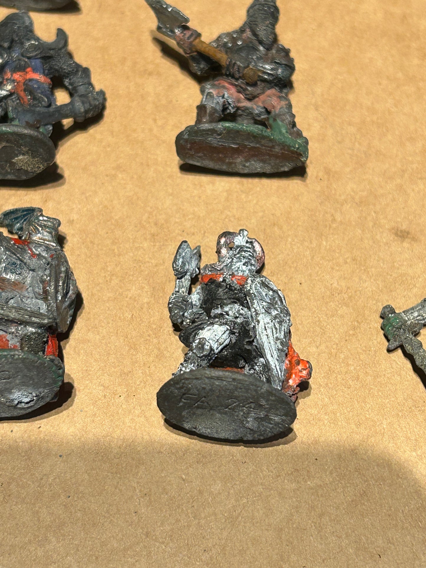 Warhammer fantasy collection of 10 chaos warriors (some potential lead rot, hence low cost)