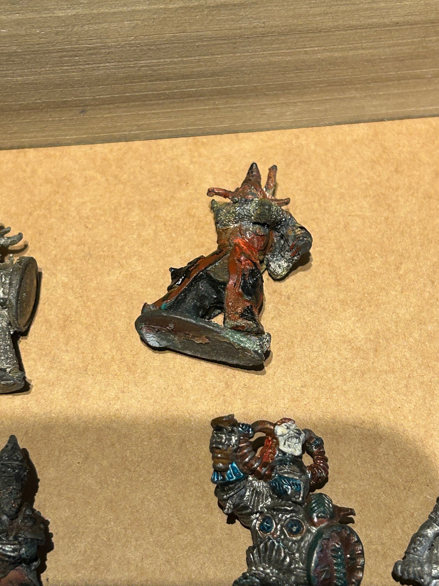 Warhammer fantasy collection of 10 chaos warriors (some potential lead rot, hence low cost)