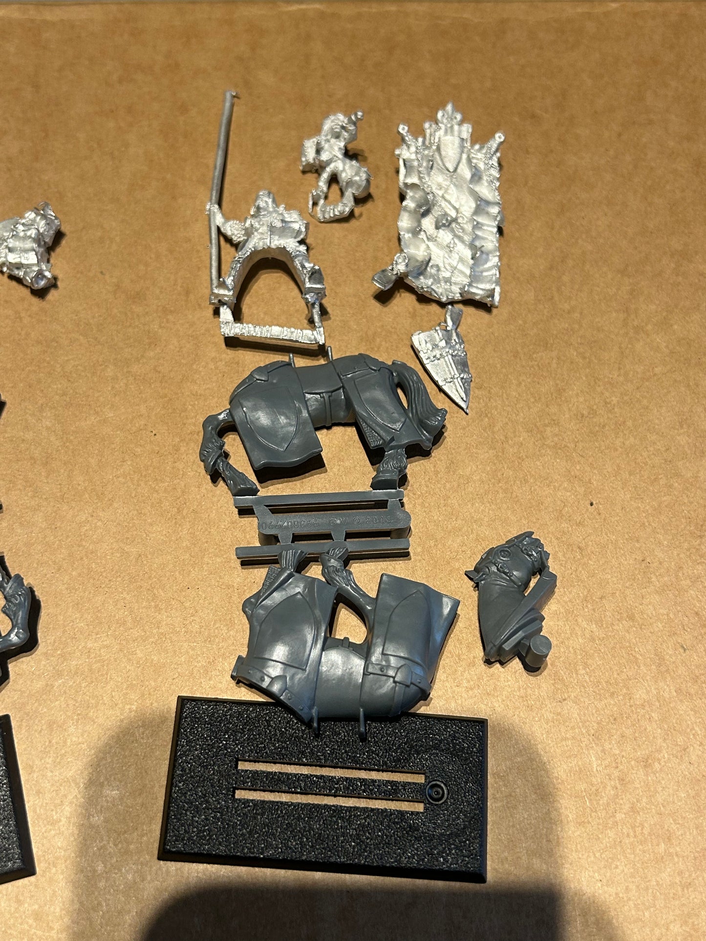 Warhammer Bretonnia Bretonnian Questing Knight Standard Bearer, Horse & Lookout