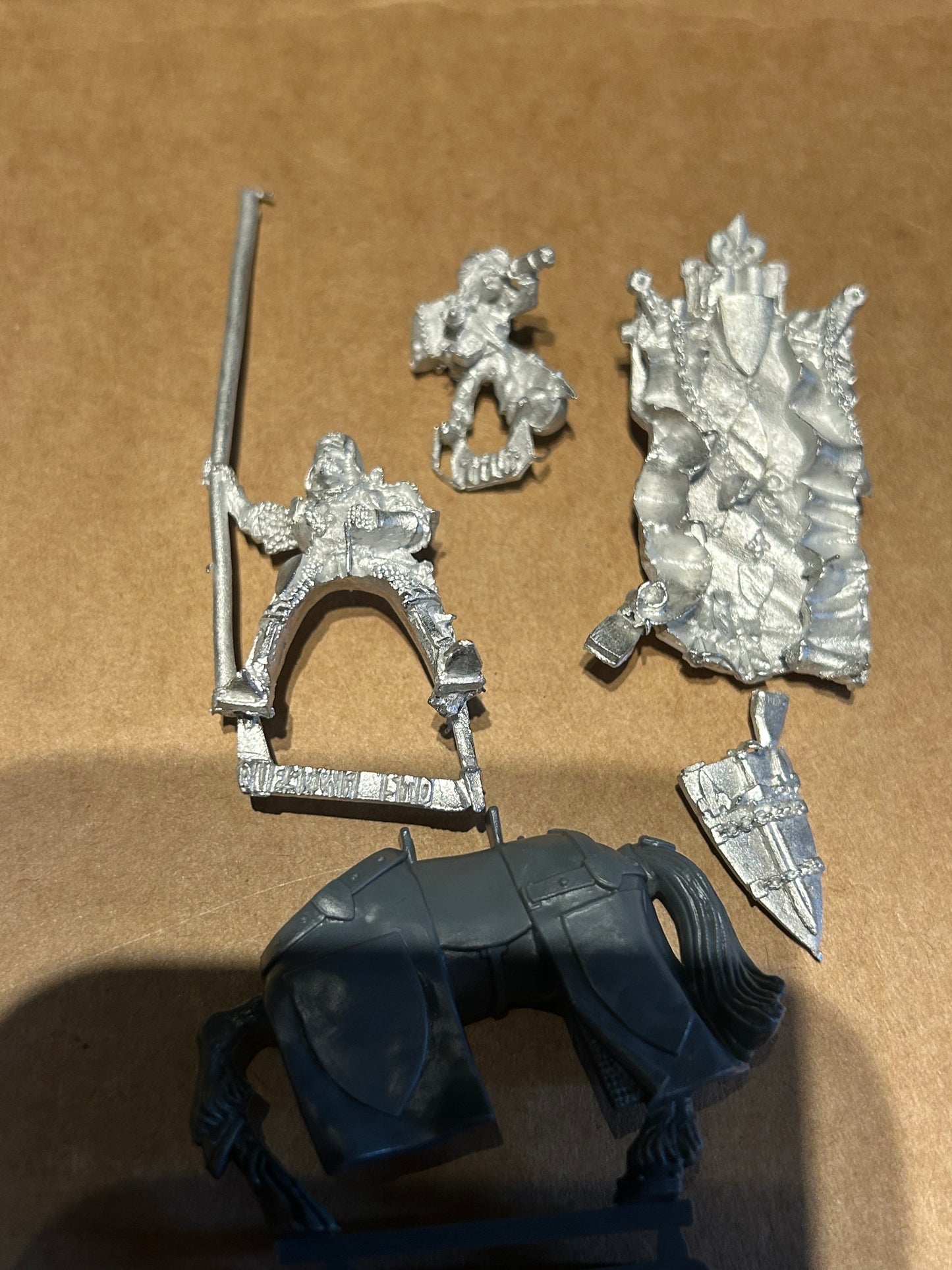 Warhammer Bretonnia Bretonnian Questing Knight Standard Bearer, Horse & Lookout