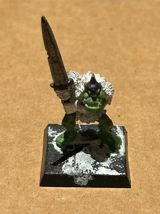 Warhammer fantasy marauder miniatures mm20 orc 15 with double handed sword