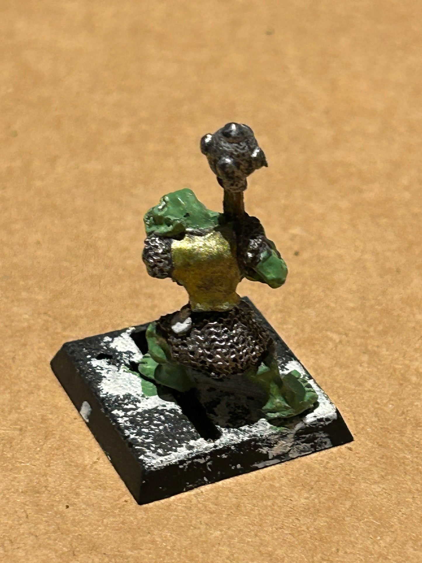 Warhammer fantasy marauder miniatures mm20 orc 02 with double handed mace