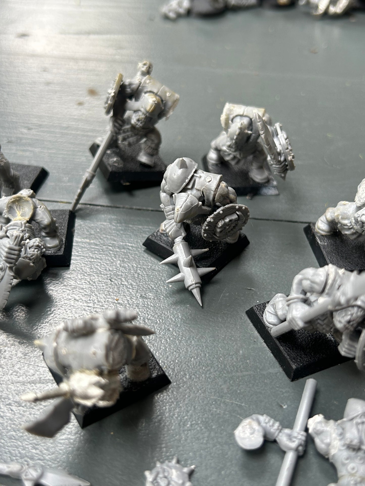 Warhammer fantasy 12 orc boys with some command metal bits and a few spare bits. Not sure if they can all be made complete and a couple have broken pieces