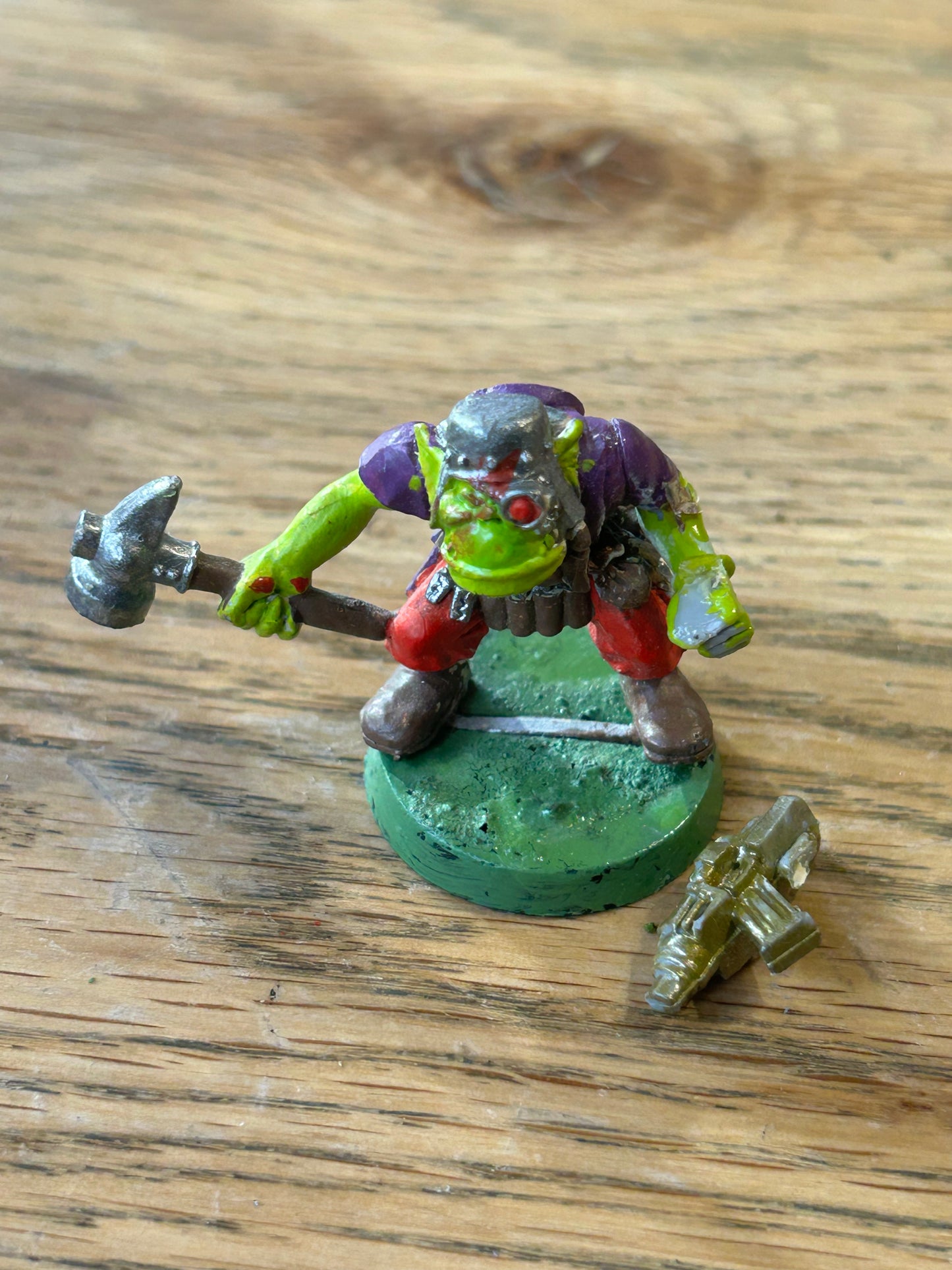 Warhammer 40k Ork Mek Boy with hammer