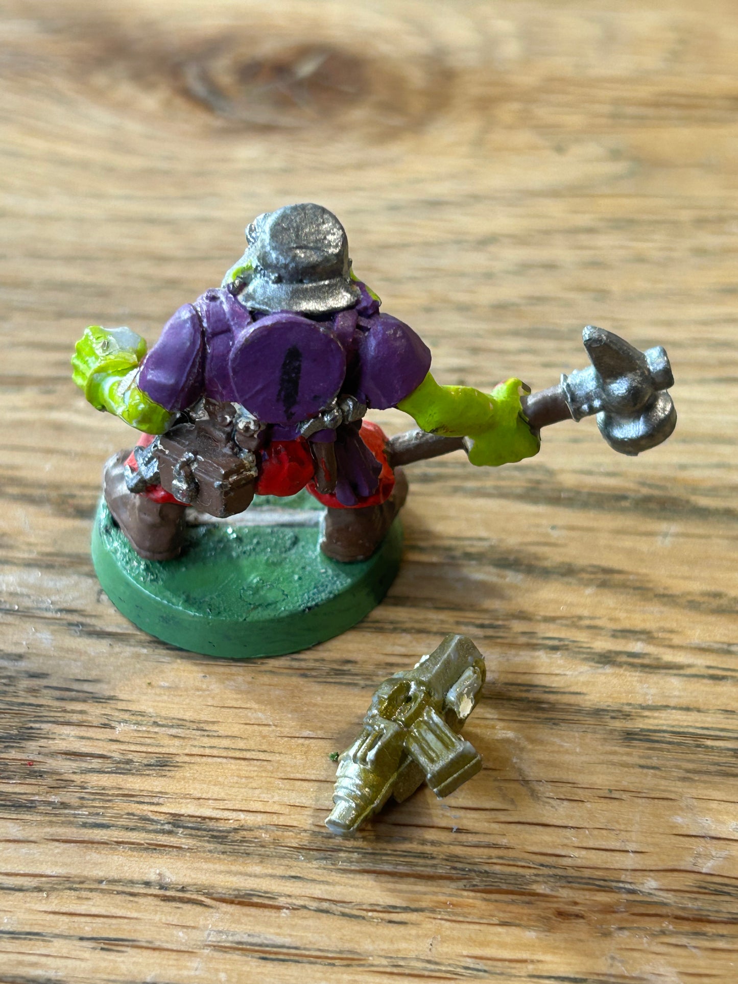 Warhammer 40k Ork Mek Boy with hammer